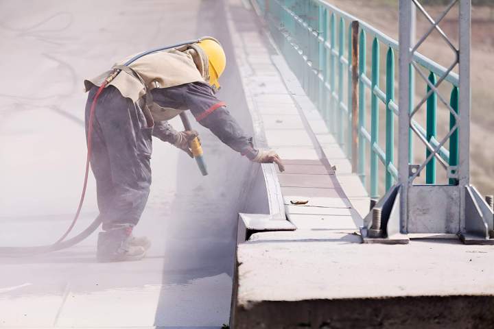 Élimination efficace des anciennes couches de peinture